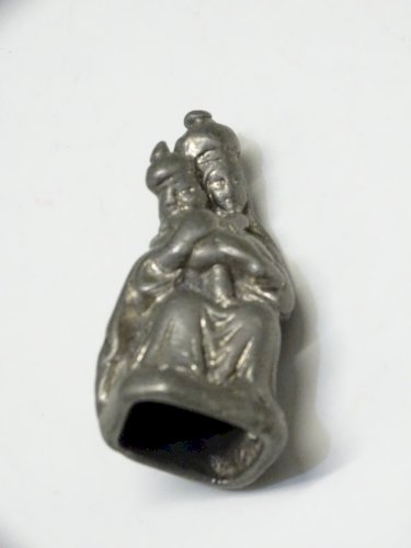-SUJET VIERGE A L'ENFANT ETAIN ETOUFFOIR BOUGIES? COLLECTION RELIGION VITRINE  D