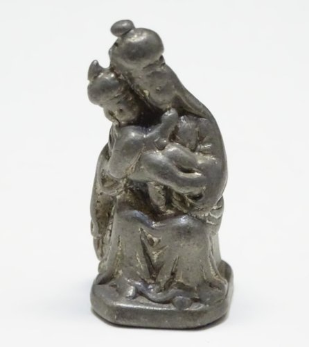 -SUJET VIERGE A L'ENFANT ETAIN ETOUFFOIR BOUGIES? COLLECTION RELIGION VITRINE  D