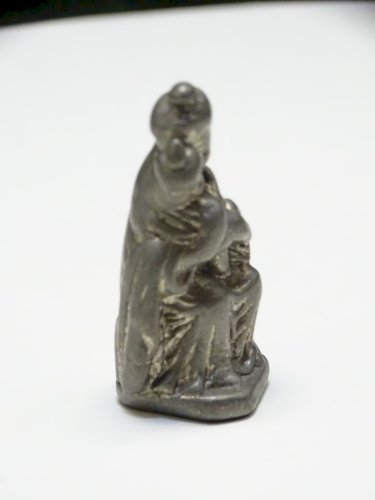 -SUJET VIERGE A L'ENFANT ETAIN ETOUFFOIR BOUGIES? COLLECTION RELIGION VITRINE  D