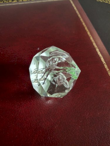 Sulfure boule presse-papiers taille diamant hauteur 6 cm