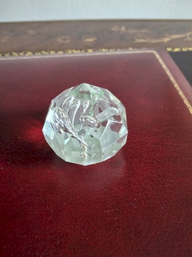Sulfure boule presse-papiers taille diamant hauteur 6 cm