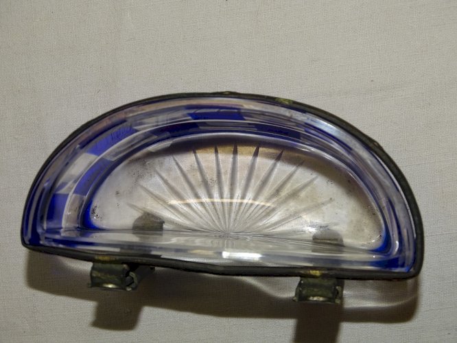 -SUPERBE ANCIEN CENDRIER DE VOITURE EN CRISTAL MONTURE METAL ARGENTE   D