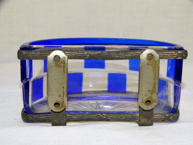 -SUPERBE ANCIEN CENDRIER DE VOITURE EN CRISTAL MONTURE METAL ARGENTE   D