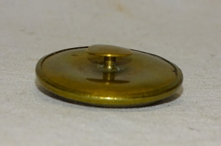 -SUPERBE ANCIEN GROS BOUTON LAITON FER A CHEVAL CASAQUE BONDE FOUET CHASSE ?  D