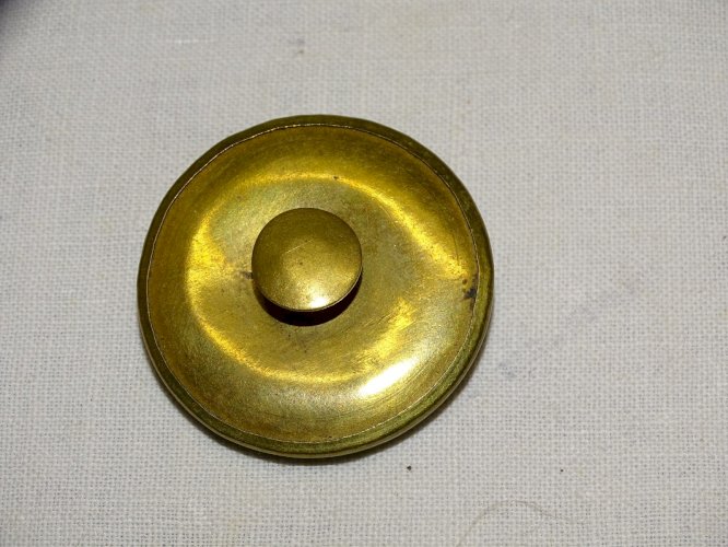 -SUPERBE ANCIEN GROS BOUTON LAITON FER A CHEVAL CASAQUE BONDE FOUET CHASSE ?  D