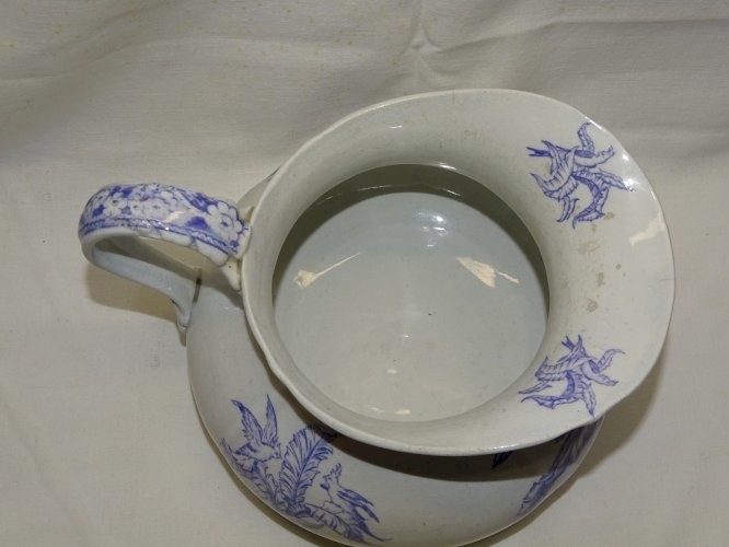-SUPERBE BROC de TOILETTE CERAMIQUE CHOISY LE ROI décor PERROQUETS MAUVES   D