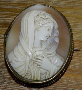 SUPERB CAMEO BROOCH SHELL WOMAN DRAPED 19th Century Gold-plated Metal MOUNTED JEWEL