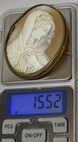 -SUPERBE BROCHE CAMEE COQUILLAGE FEMME DRAPEE XIXe Monture Métal doré BIJOU