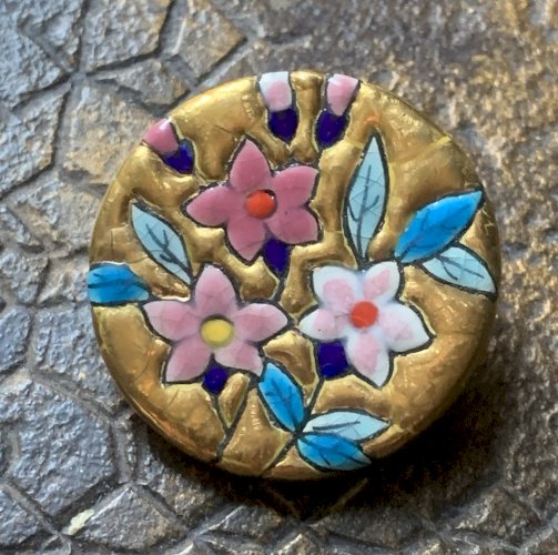 Superbe broche en émaux de Longwy décor floral sur fond or