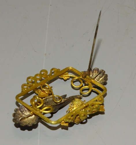 - SUPERBE BROCHE LAITON COLOMBE NID COQUILLE ST JACQUES début 1900    D