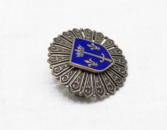 -SUPERBE BROCHE METAL ARGENTE BLASON EMAIL BLEU EMAILLE JEANNE D'ARC ORLEANS