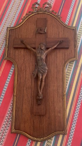 Superbe Christ en croix sur panneau au noeud de ruban Louis XVI