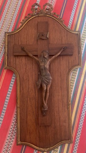Superbe Christ en croix sur panneau au noeud de ruban Louis XVI