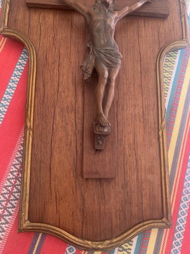 Superbe Christ en croix sur panneau au noeud de ruban Louis XVI