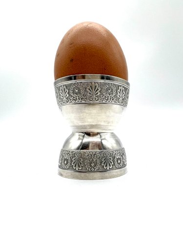 Superbe coquetier en argent massif – Poinçon Minerve – décor ciselé – 25g – 19em