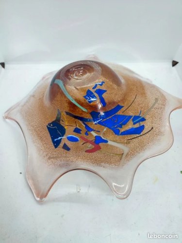 Superbe coupe en verre de forme original  signée Patrick Lepage  en bon etat