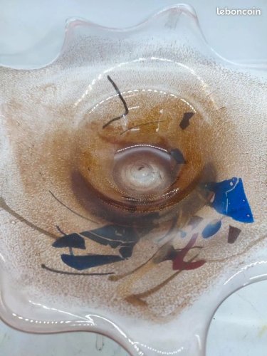 Superbe coupe en verre de forme original  signée Patrick Lepage  en bon etat