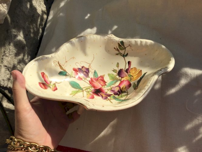 Superbe Coupe sur pieds en faïence à décor floral Louis XV estampillé creux 19em