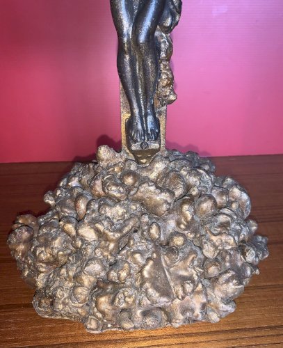 Superbe croix d'autel de style baroque en stuc bois fonte de fer XIXe