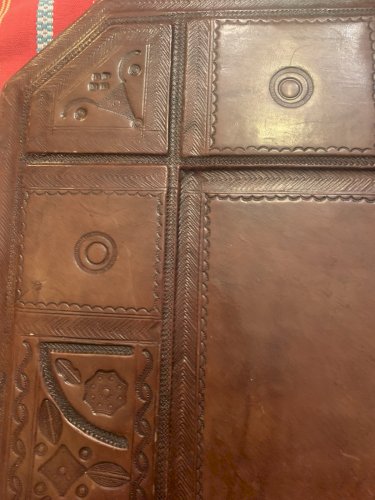 Superbe écritoire sous-main de bureau en cuir repoussé motifs art déco