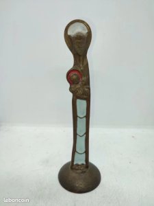 Stunning and rare bronze Virgin with Child signed Elie Pellegrin in good condition.