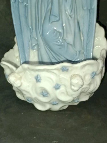 superbe grand benitier ancien en porcelaine et biscuit en bon etat