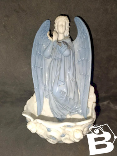 superbe grand benitier ancien en porcelaine et biscuit en bon etat