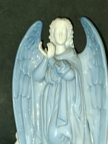 superbe grand benitier ancien en porcelaine et biscuit en bon etat