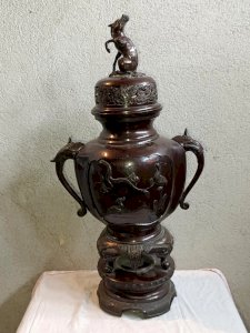 superb large antique Asian (Japanese?) bronze incense burner in good condition