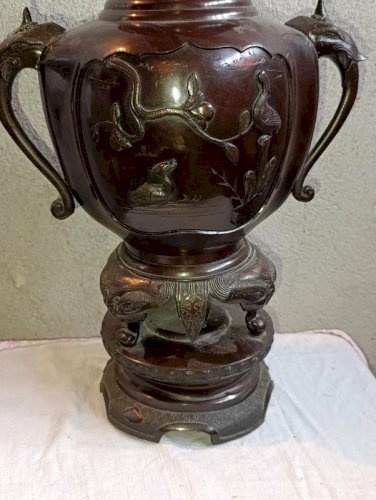 superbe grand brule parfum ancien en bronze asiatique (japonais?) en bon etat