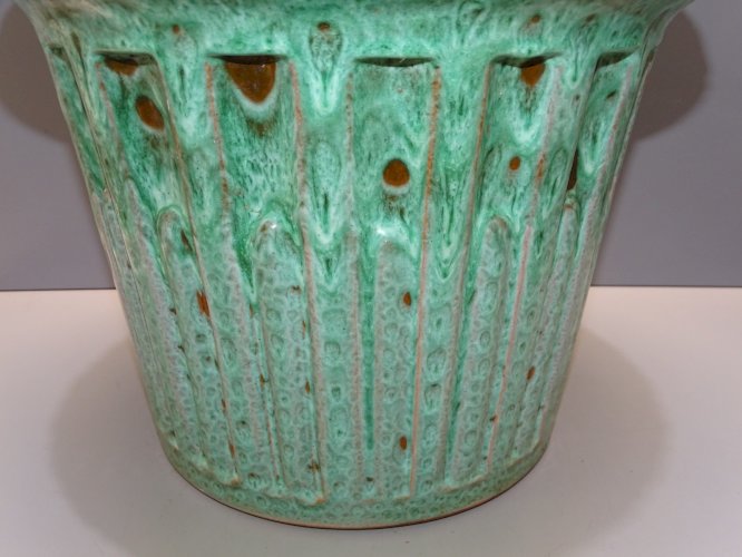 -SUPERBE GRAND CACHE POT TERRE CUITE EMAILLEE VERT Façon VALLAURIS non signé  D