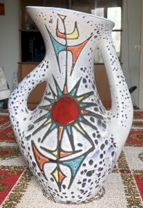 superbe grand vase en céramique de Vallauris décor abstrait au soleil 1960's