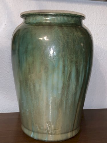Superbe grand vase en grès vert irisé signé à identifier école de Carriès 1900's