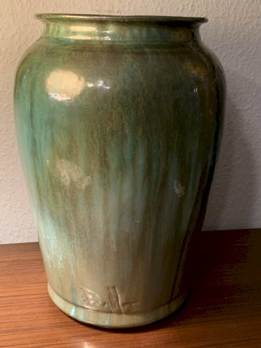Superbe grand vase en grès vert irisé signé à identifier école de Carriès 1900's