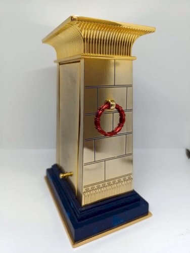 superbe horloge la pendule du pharaon en cuivre massif rehausse dor 24carats