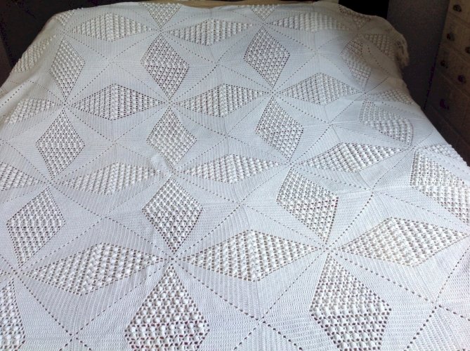 Superbe jeté de lit broderie main boutis, 215 cm x 185 cm. Jamais utilisé