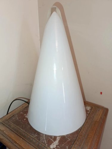 superbe lampe vintage Teepee fabrique par Sce en bon etat
