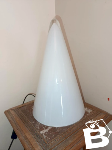 superbe lampe vintage Teepee fabrique par Sce en bon etat