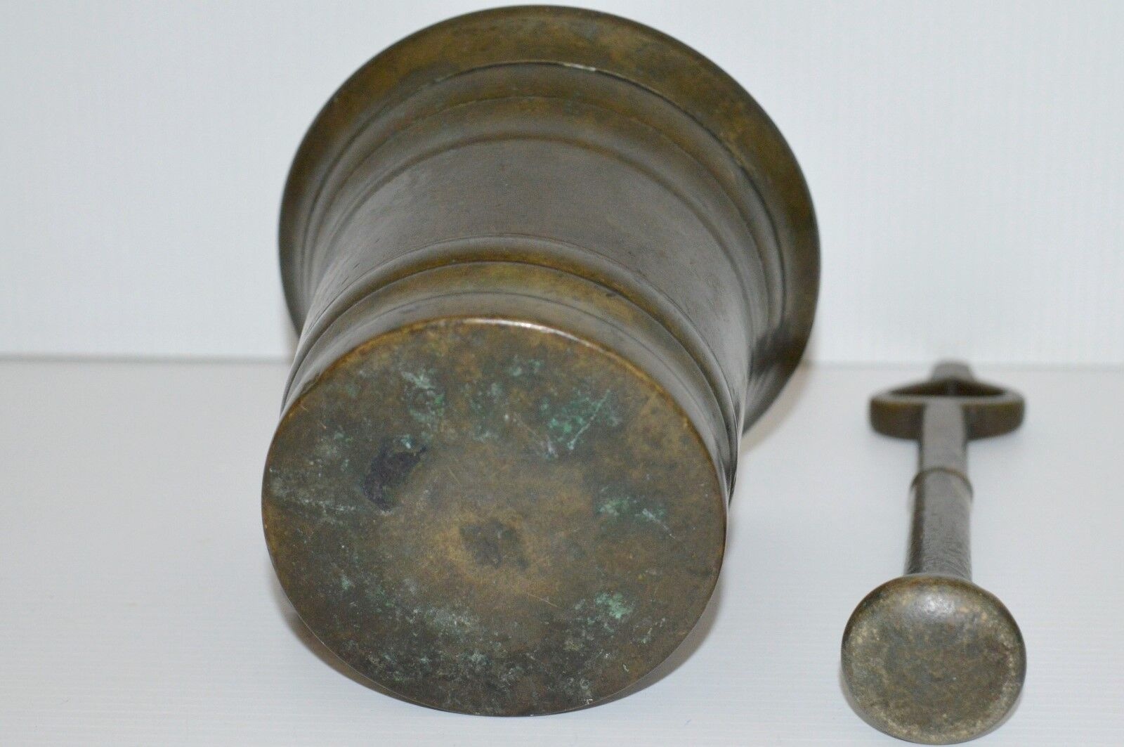 Mortier Art Déco en bronze doré avec son pilon
