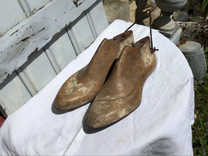 Superbe paire de FORME A CHAUSSURE EMBAUCHOIR BOIS 27 cms METAL ANTIQUE