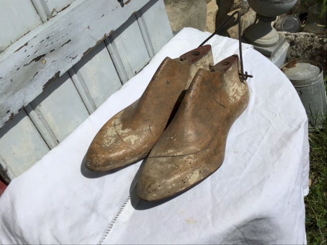 Superbe paire de FORME A CHAUSSURE EMBAUCHOIR BOIS 27 cms METAL ANTIQUE