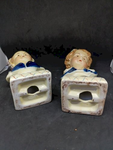 superbe paire de petits bustes en porcelaine denfant anglais Staffordshire en bon etat