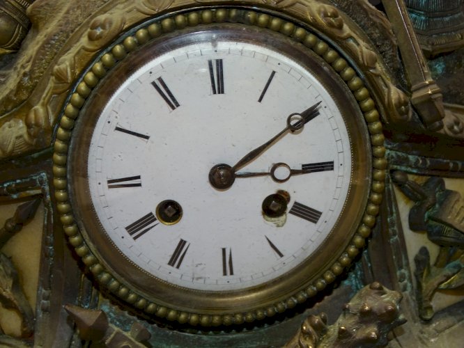 -SUPERBE PENDULE A POSER en BRONZE  ALBATRE XIXe un CHEVALIER MOUVEMENT SIMON  D