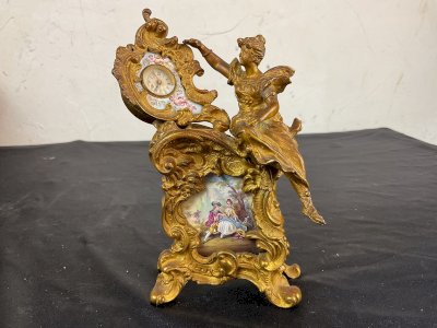Superbe pendulette bronze doré et porcelaine  XIXeme