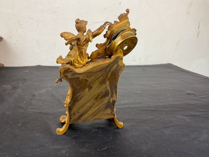 Superbe pendulette bronze doré et porcelaine  XIXeme