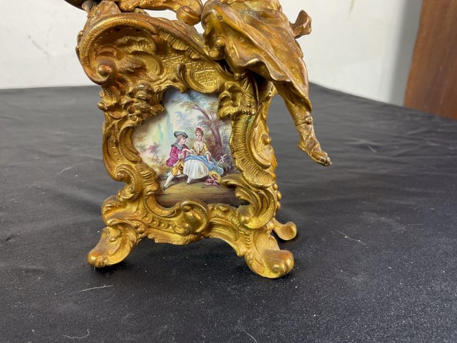 Superbe pendulette bronze doré et porcelaine  XIXeme