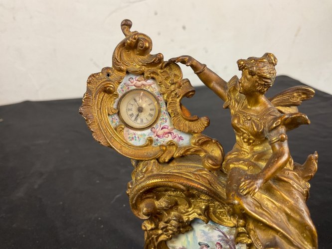 Superbe pendulette bronze doré et porcelaine  XIXeme