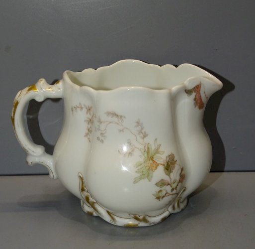 -SUPERBE PETIT POT A LAIT CREMIER PORCELAINE DE HAVILAND LIMOGES  Déco FLEURS  D