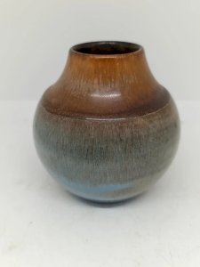 superbe petit vase boule en grès glaçure dégradé poinçon A en bon état
