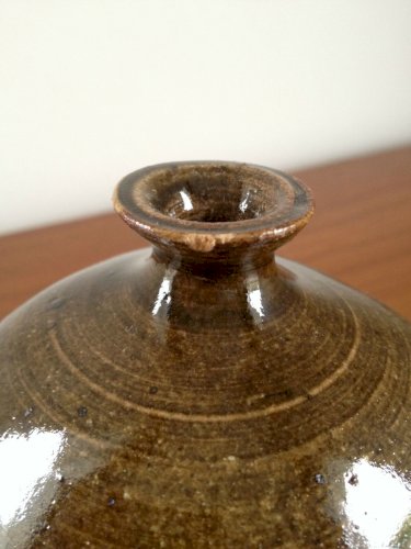 SUPERBE PETIT VASE EN CERAMIQUE SIGNE ANNEES 50 60 